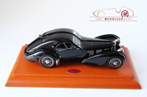 CMC Bugatti Typ 57 SC Atlantic schwarz inkl. CMC Vitrine und CMC Edelstahlschild