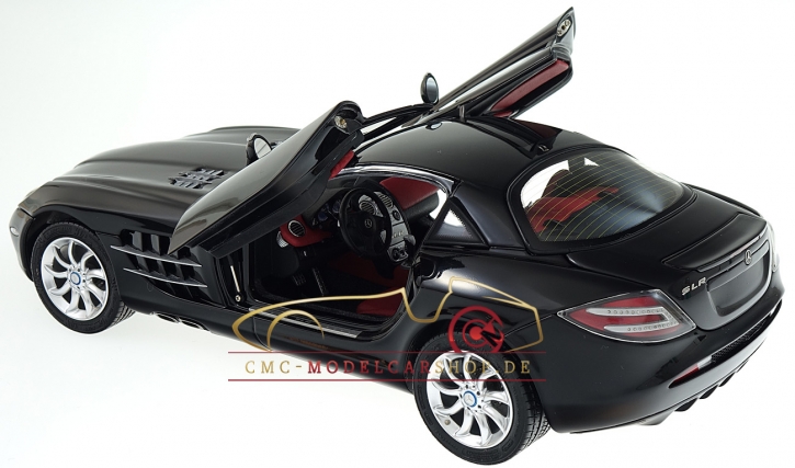 CMC メルセデス ベンツ SLR マクラーレン (2003) 1/18 ミニカー