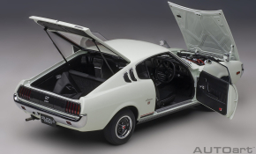 Autoart Toyota Celica Liftback 2000GT (RA25) 1973 blanc