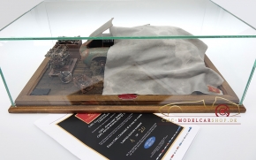 CMC Aston Martin Diorama Trouver dans une grange