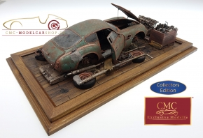 CMC Aston Martin Diorama Trouver dans une grange