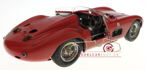 CMC Bundle Maserati 300S Dirty Hero ® Inklusive Motor, 2 Figuren, Miniaturversion des Modell-Awards und exklusiver Vitrine